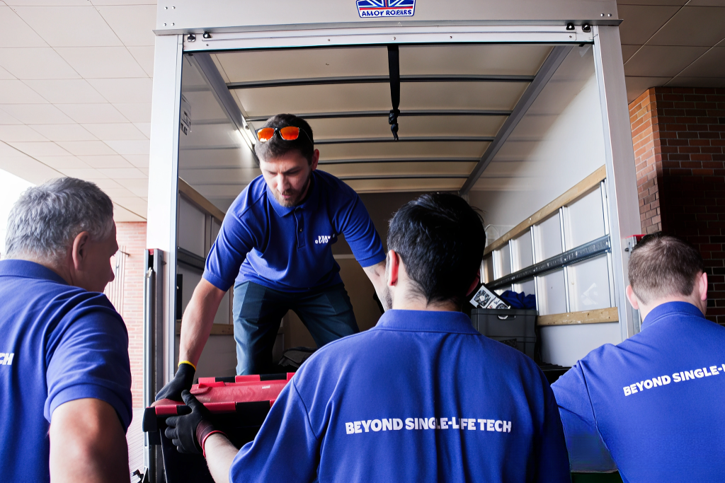 DAN CARRYING BOX (1024 x 683 px)
